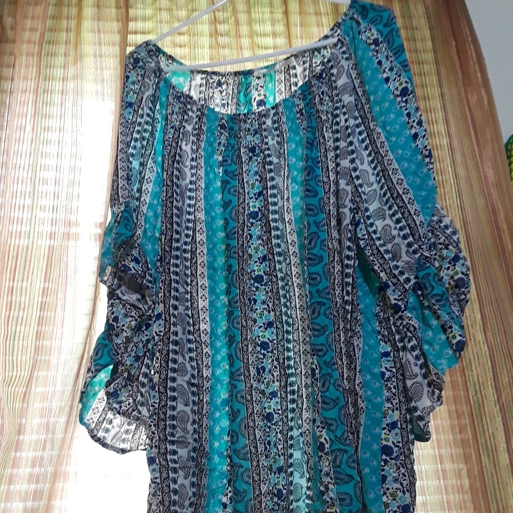 Multi color boho blouse. 🍃